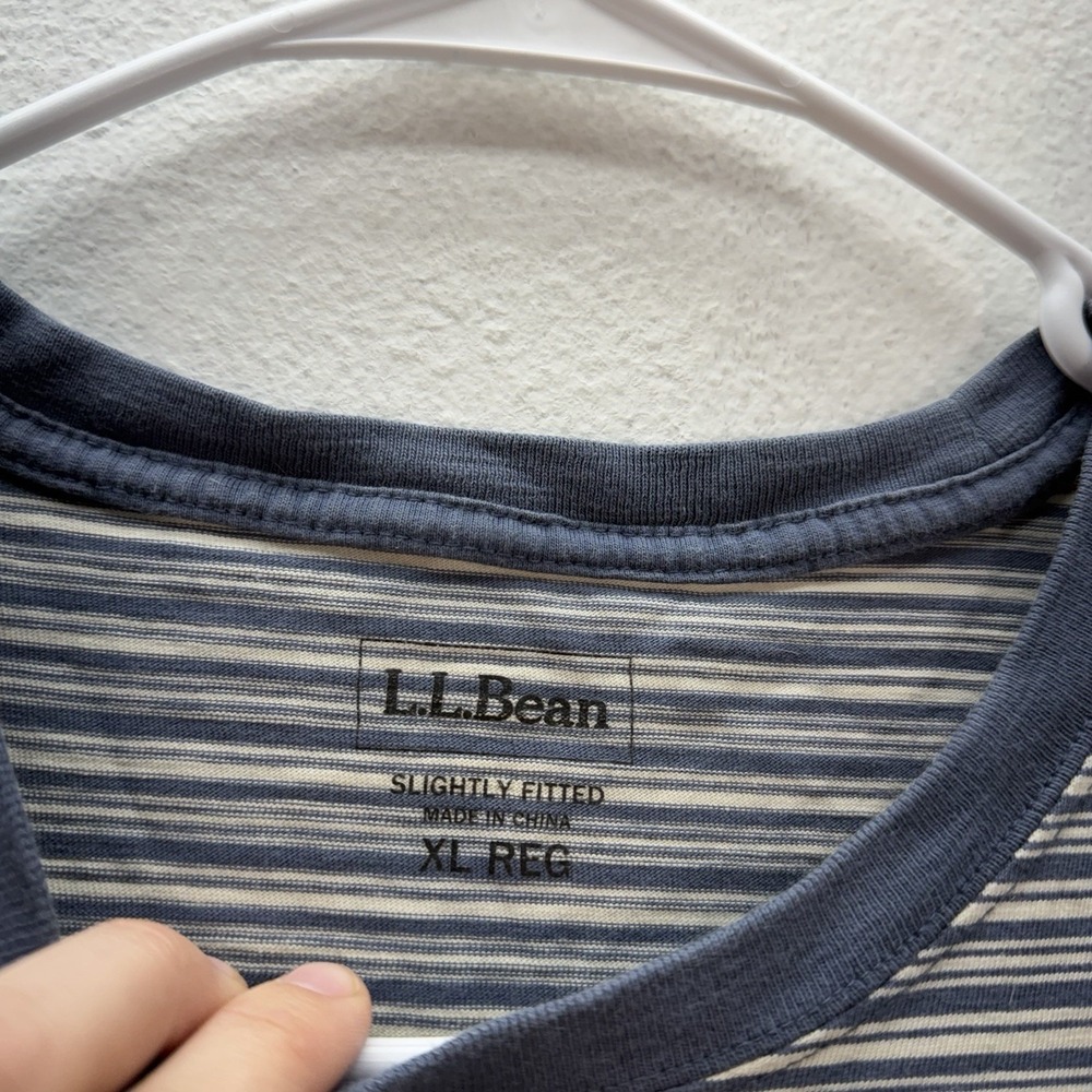 LL Bean Men's T-shirt XL Striped Slightly Fitted Blue Casual Crewneck Pocket - Picture 2 of 3